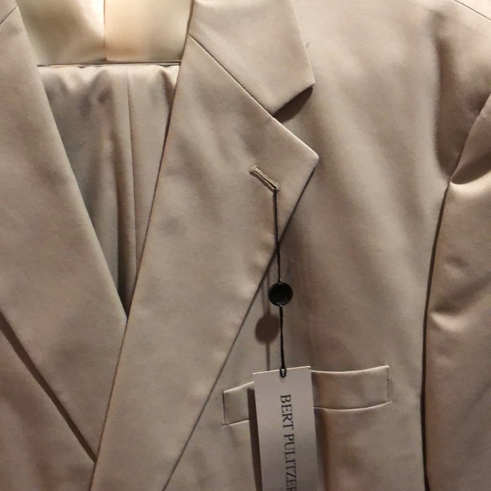 Suit - Picture 2 of 4